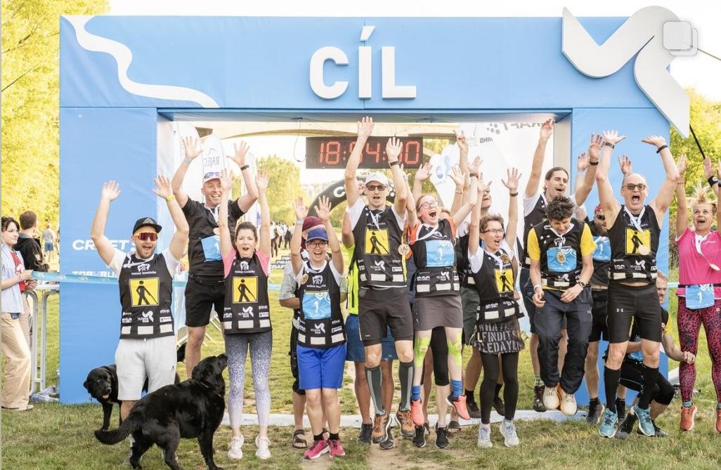 Tým Leontinka v cíli Vltava Run