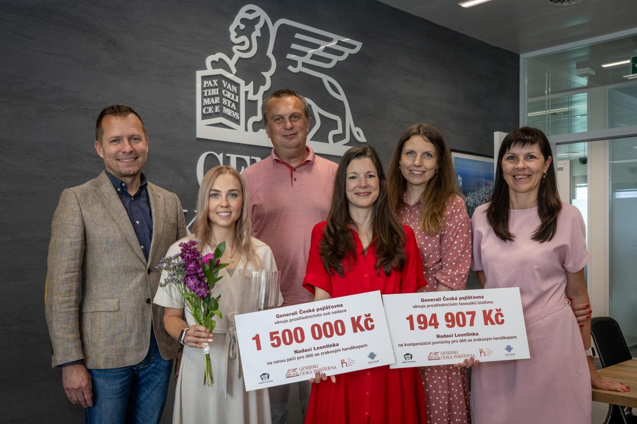 Převzetí šeku na 1 500 000 korun od Generali České pojišťovny